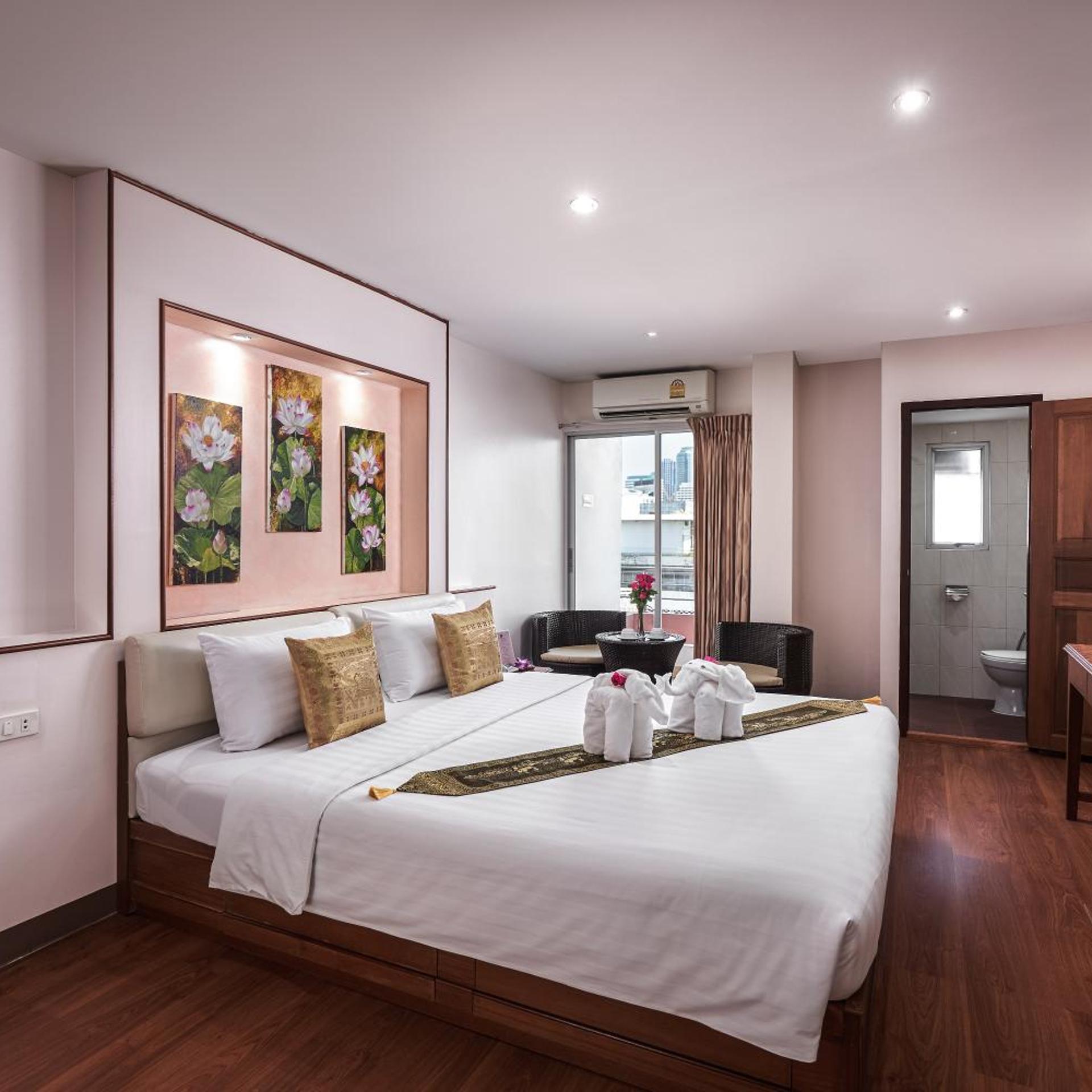 Deluxe, Double or Twin Bed
