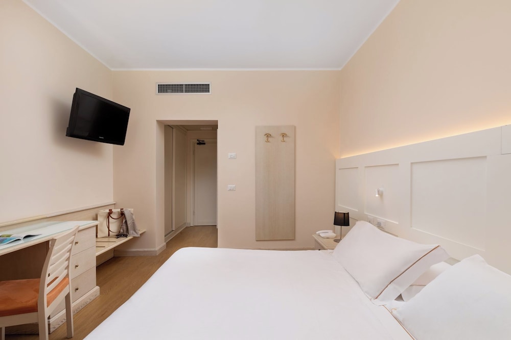 Connecting, Family, 2 Queen Beds, Park View, Exterior Entrance