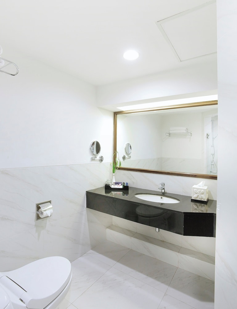 Lido Lake Resort by MNC Hotel 62/63