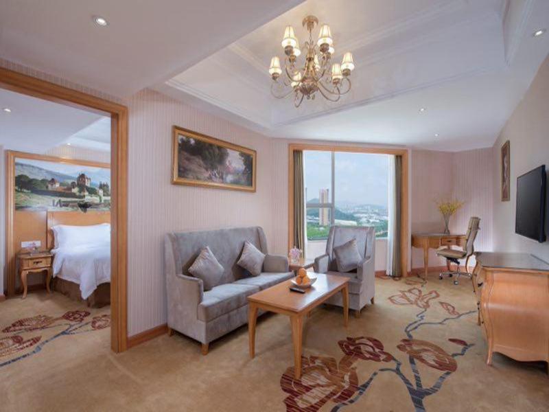 Vienna International Hotel (Guangzhou Xintang Niuzaicheng) 21/24