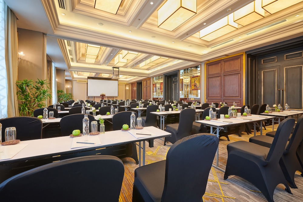 Silk Path Grand Resort & Spa Sapa 34/46