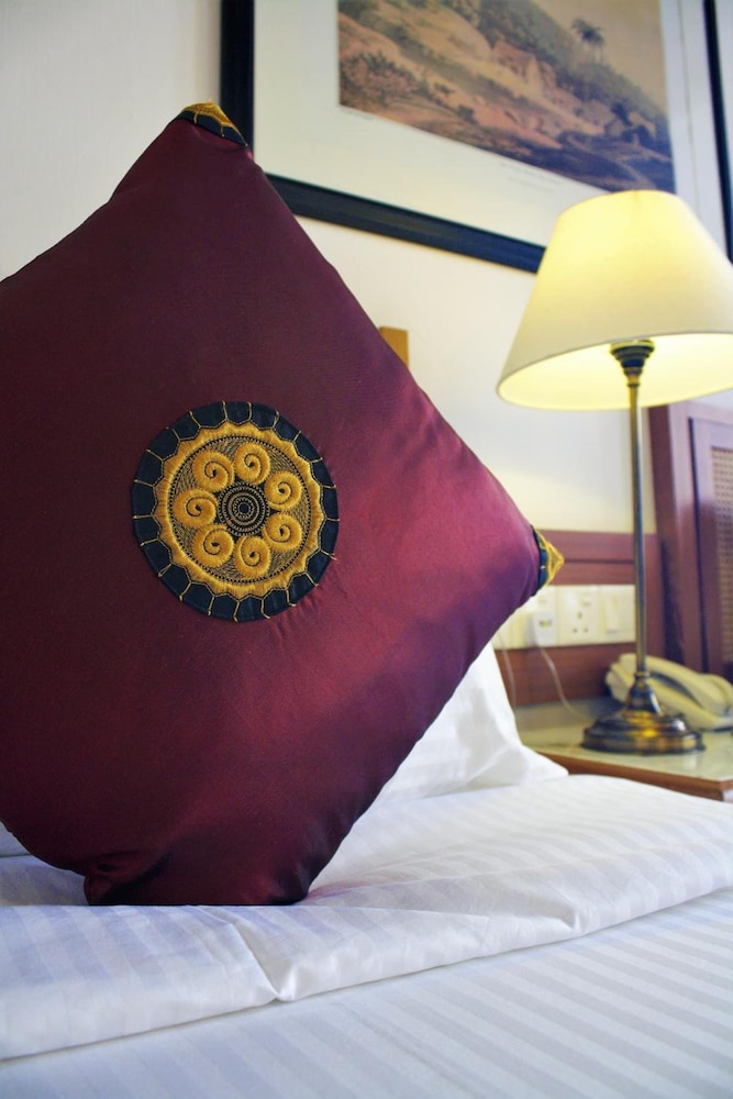 Nam Keng Hotel 52/53