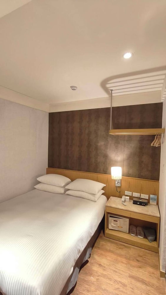 STANDARD, DOUBLE BED, NO WINDOW