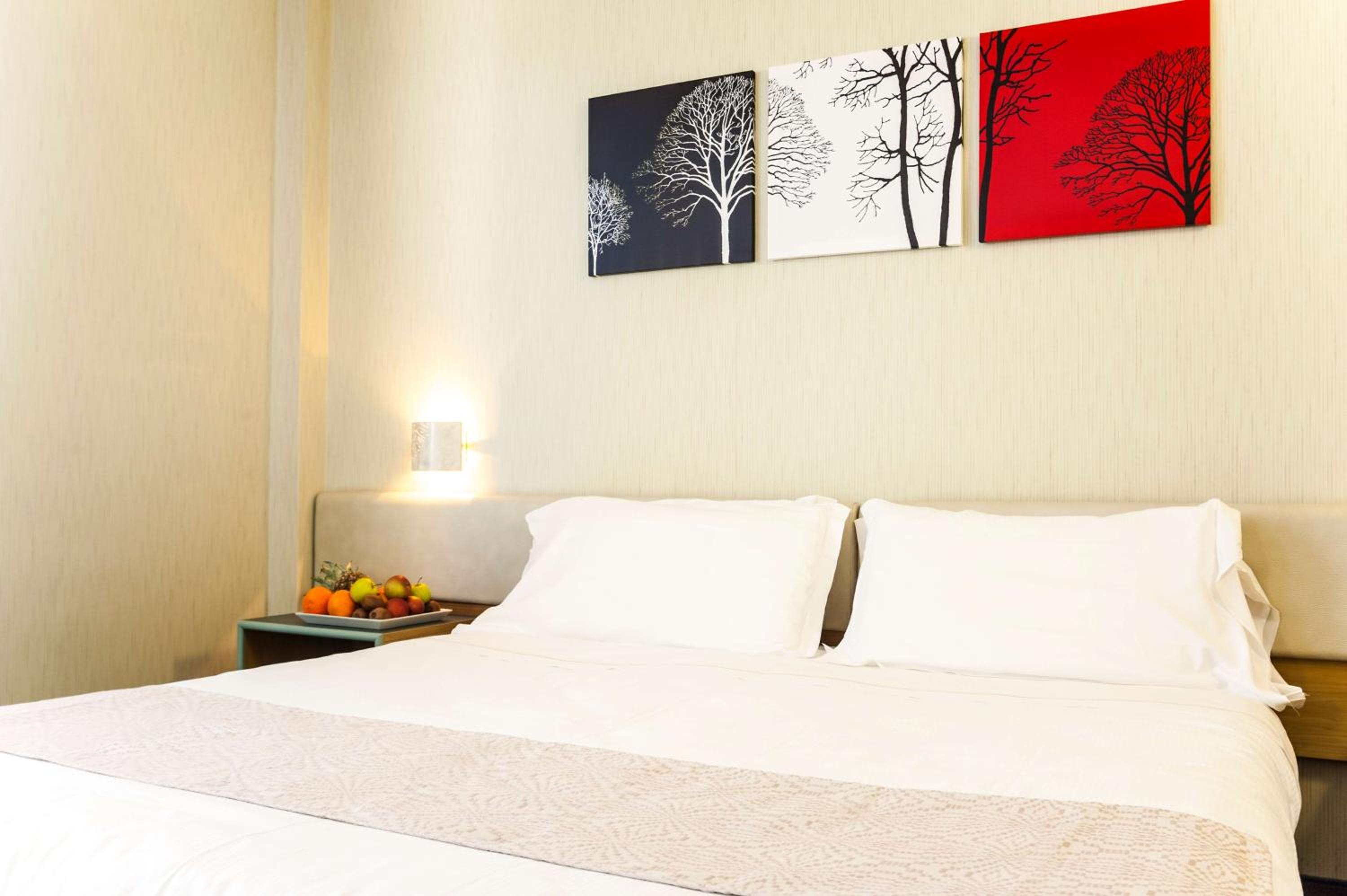 ROOM, TRIPLE