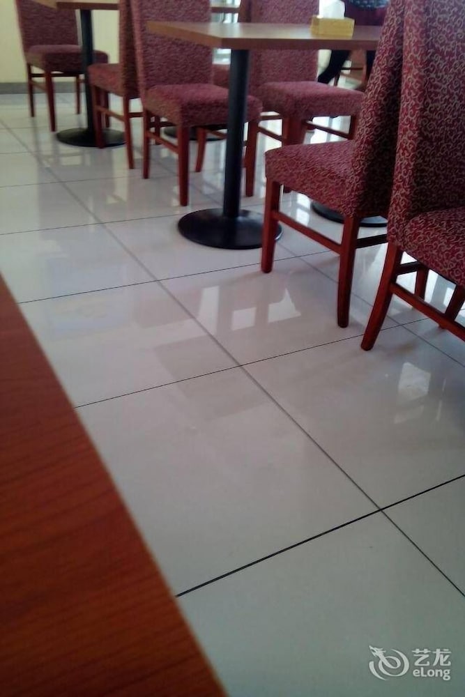Mercure Qingdao Zhanqiao 33/46