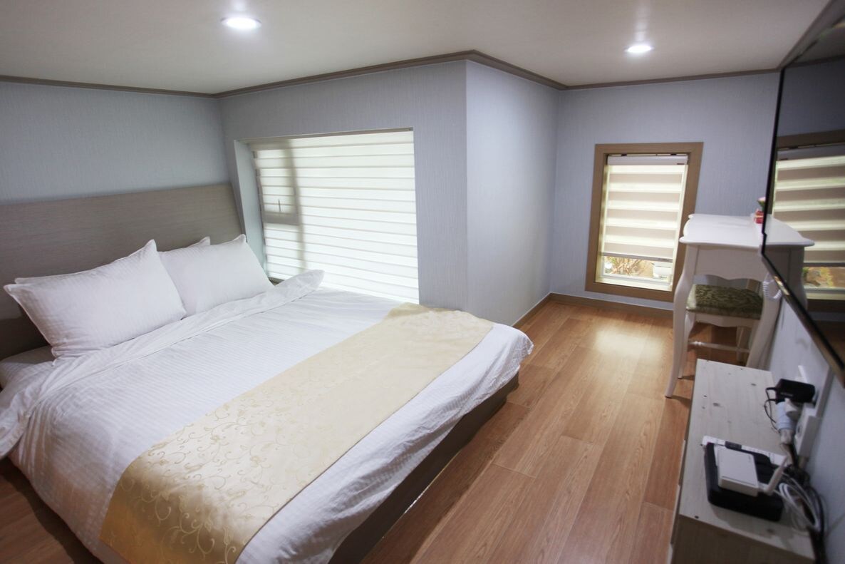 Deluxe, Family, Twin Beds