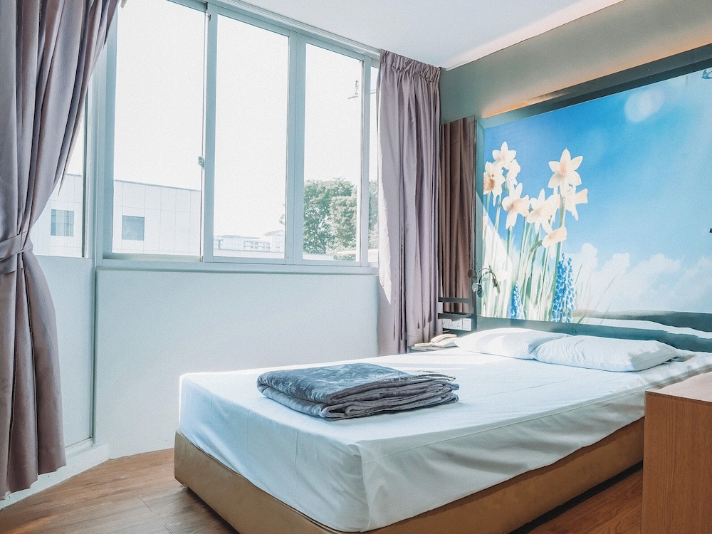 REGIN HOTEL 41/56