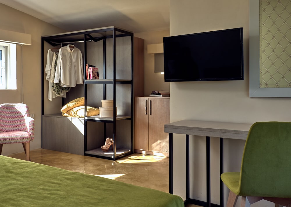 Koukounaria Hotel And Suites 65/74