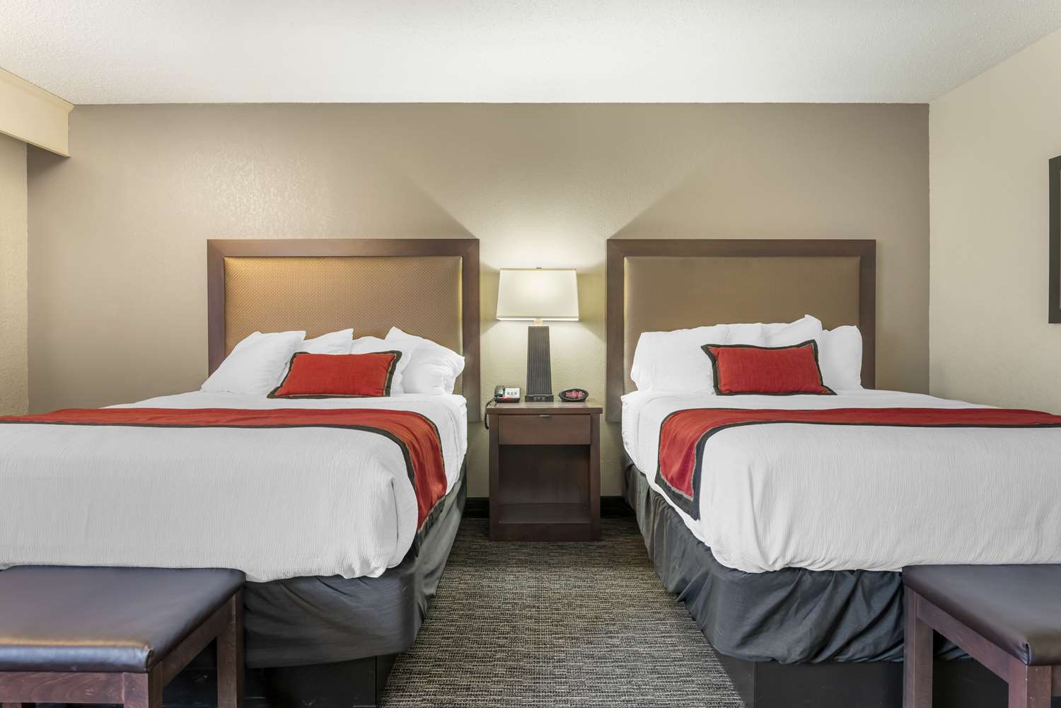 2 Rooms, Suite, 2 Queen Beds, 2 Bathrooms, Sofa