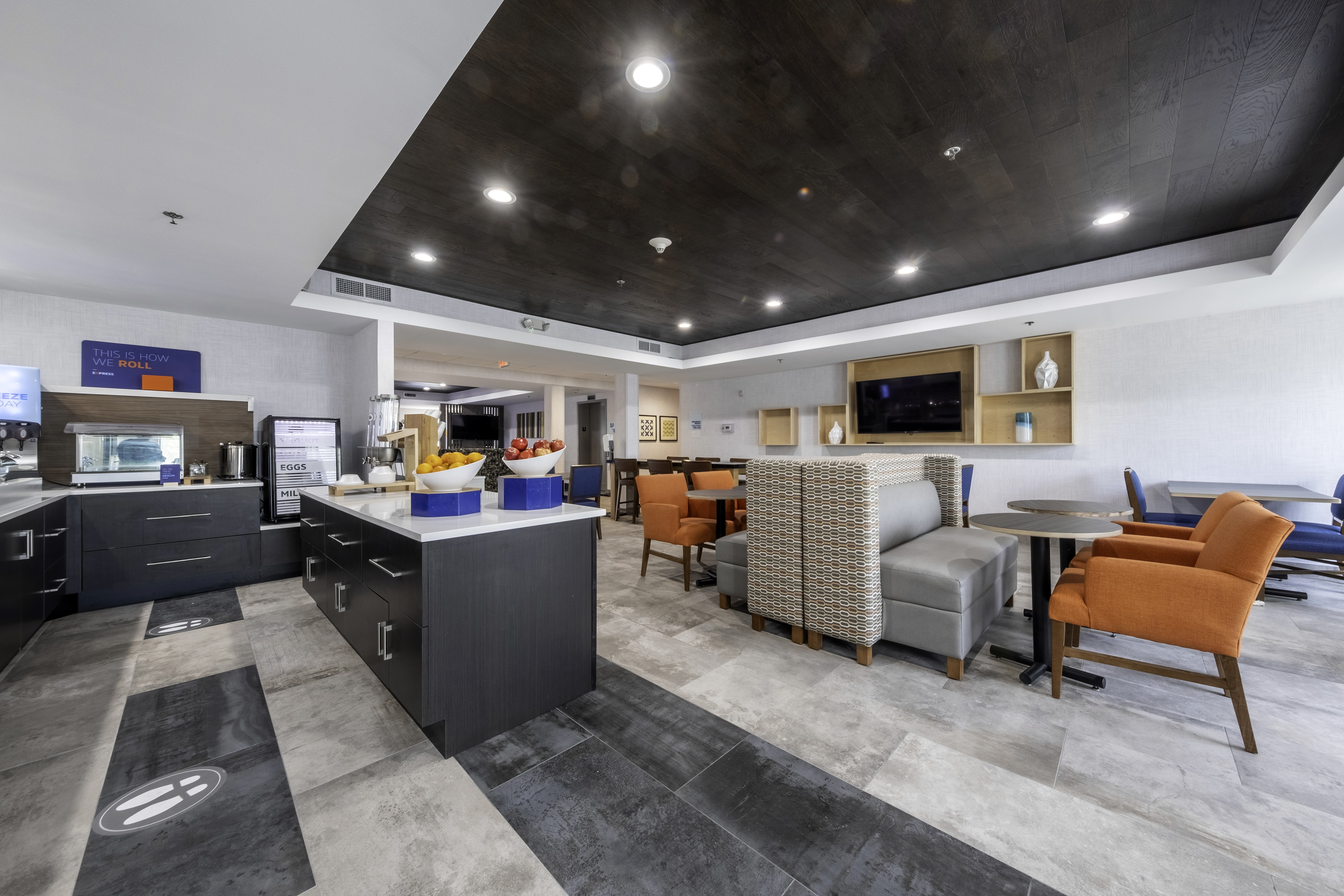 Holiday Inn Express Hotel And Suites Petersburg Dinwiddie 3/24