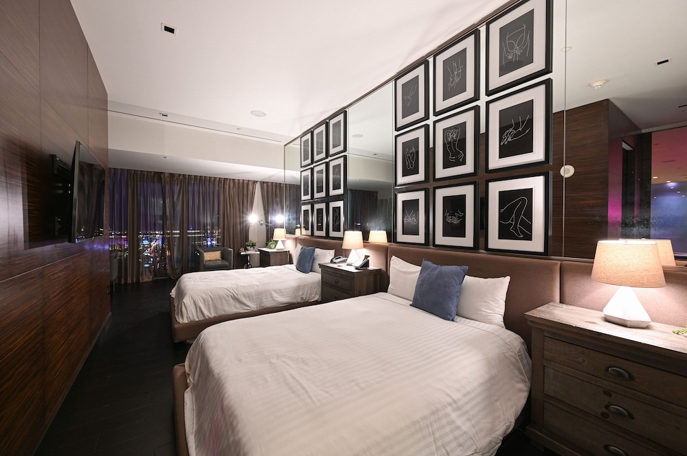 StripViewSuites at Palms Place 38/79