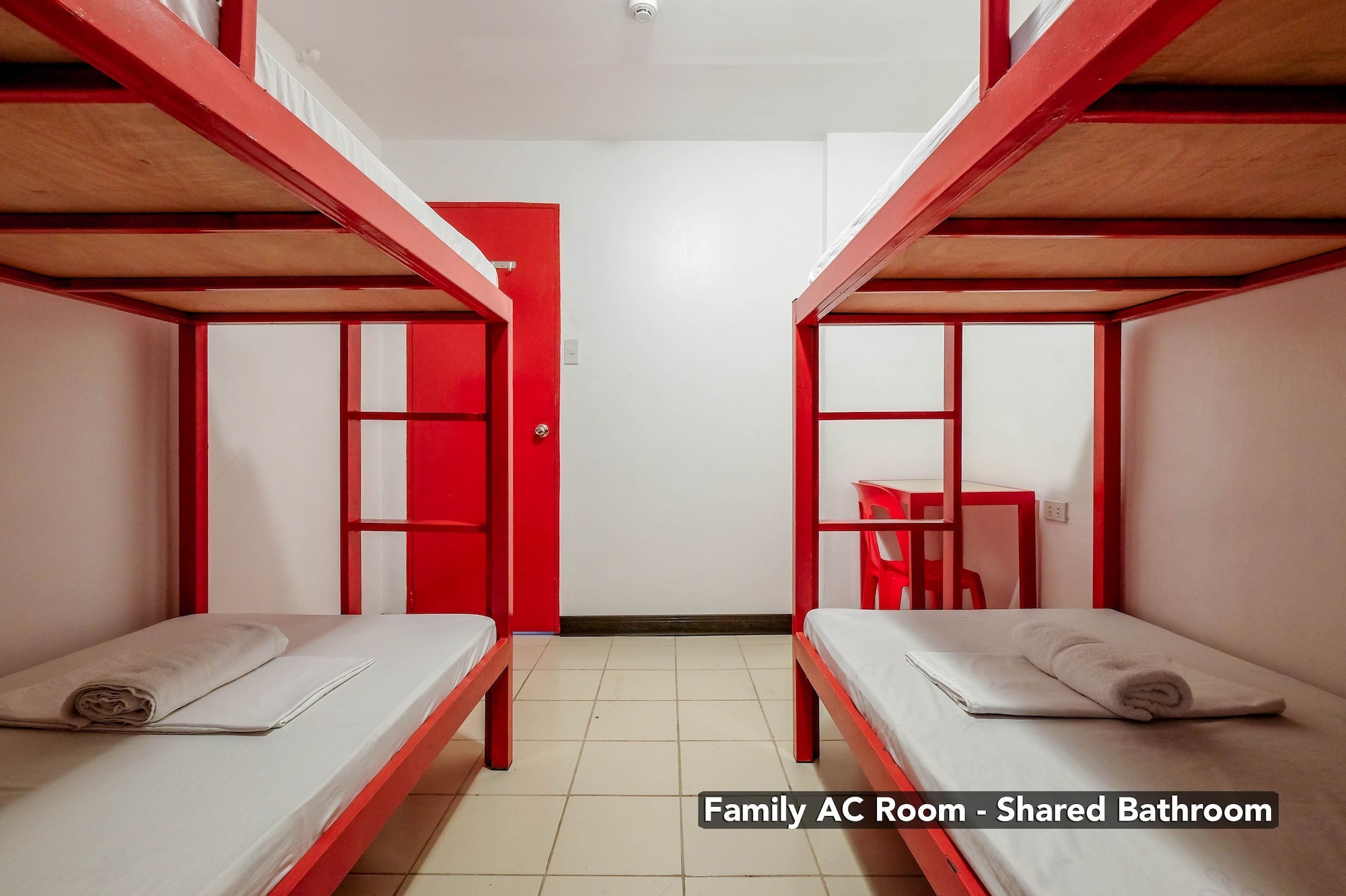 FAMILY, SHARED BATHROOM