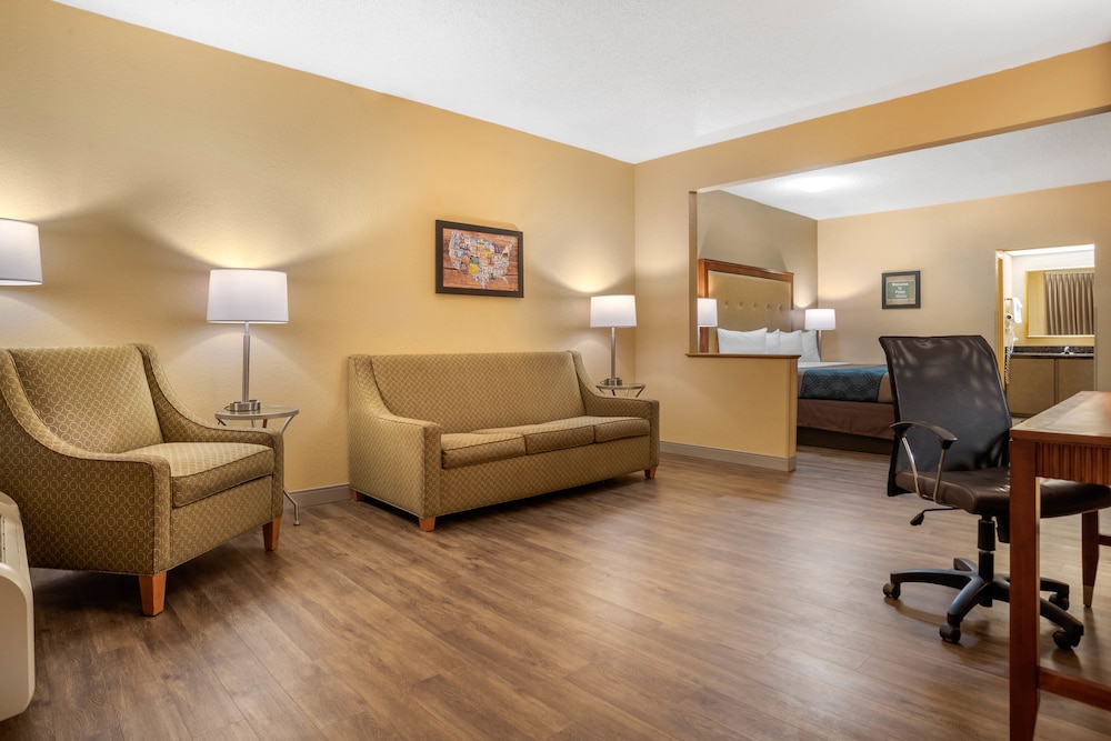 Econo Lodge Inn & Suites Foley-North Gulf Shores 29/40
