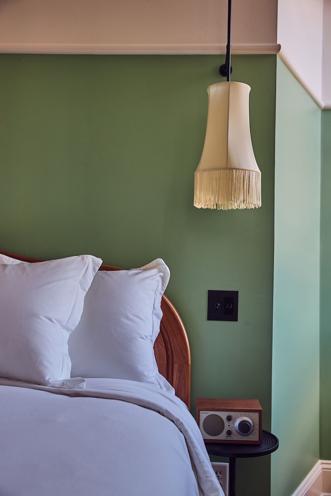 The Drayton Hotel Savannah, Curio Collection by Hilton 12/51