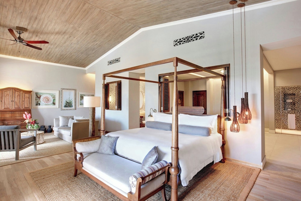 Manor, Spa, Suite, House, King Bed, Sofa، The St. Regis Le Morne Resort, Mauritius 2/4