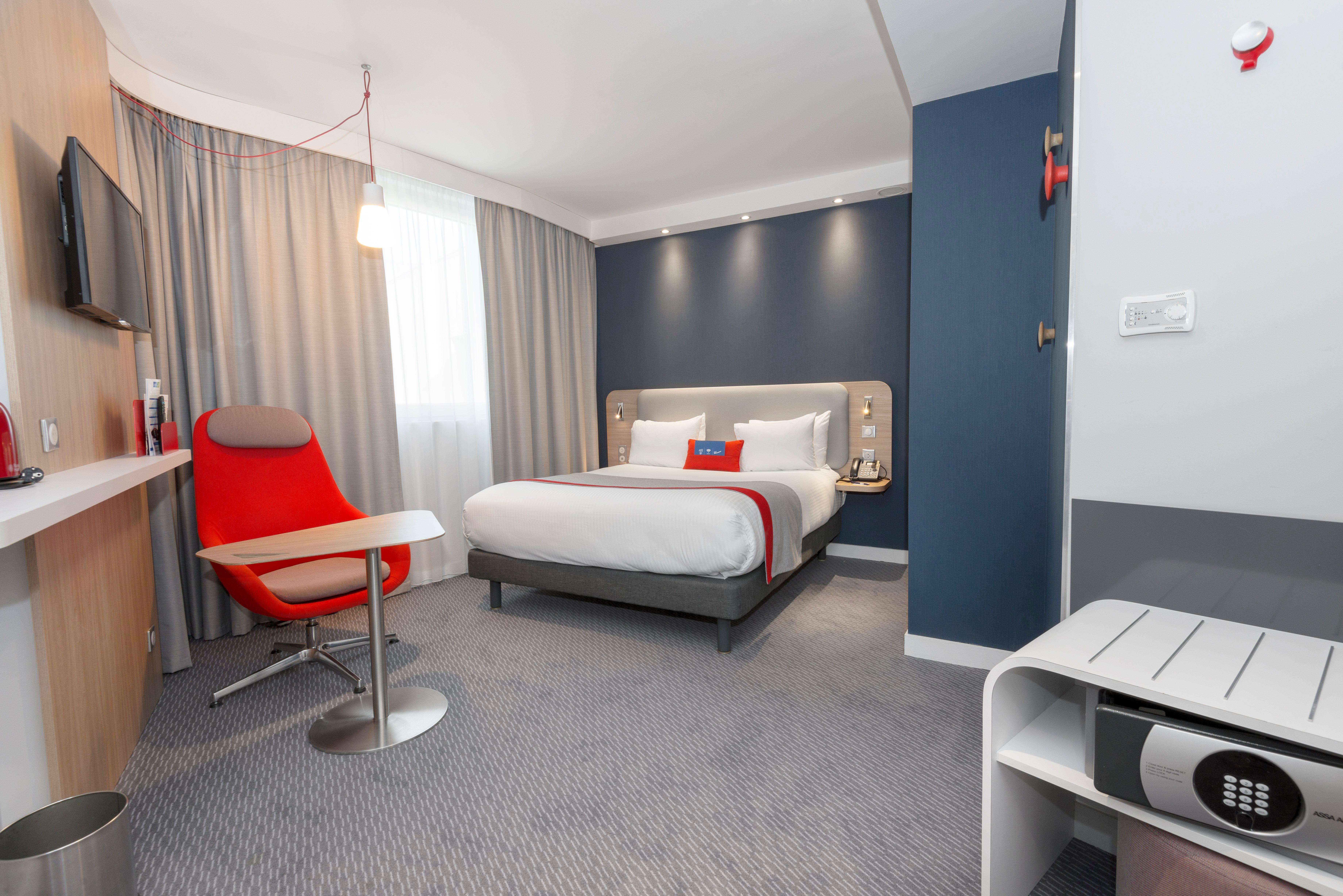 Xtra Space, Standard, Double Bed, Top Floor، Holiday Inn Express Paris Velizy 3/4