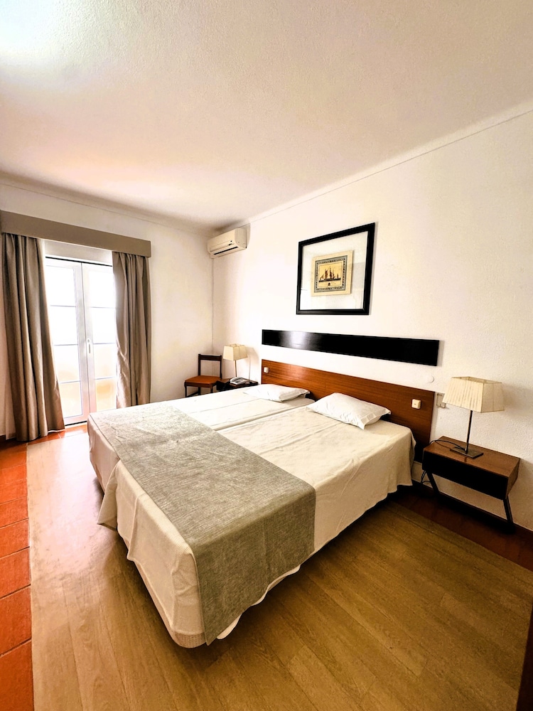 DELUXE, DOUBLE BED