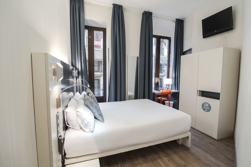 STANDARD, DOUBLE BED