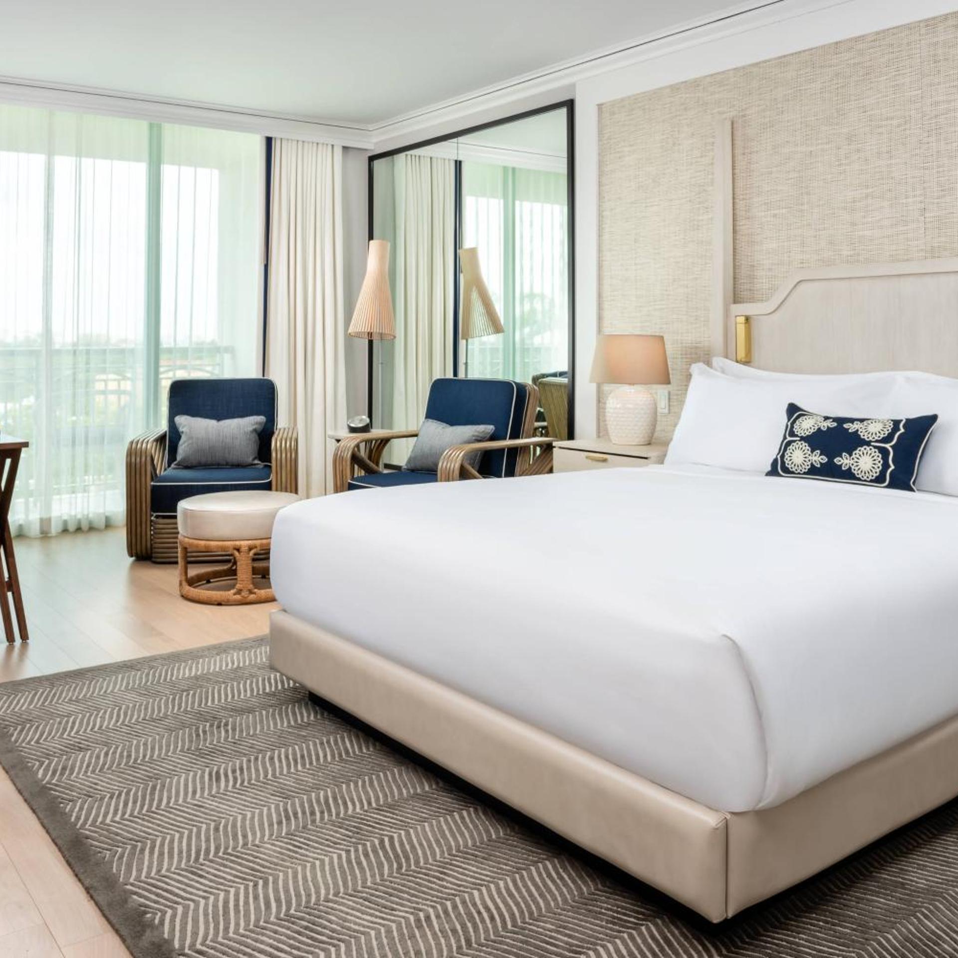 Room, King Bed, Partial Bay View