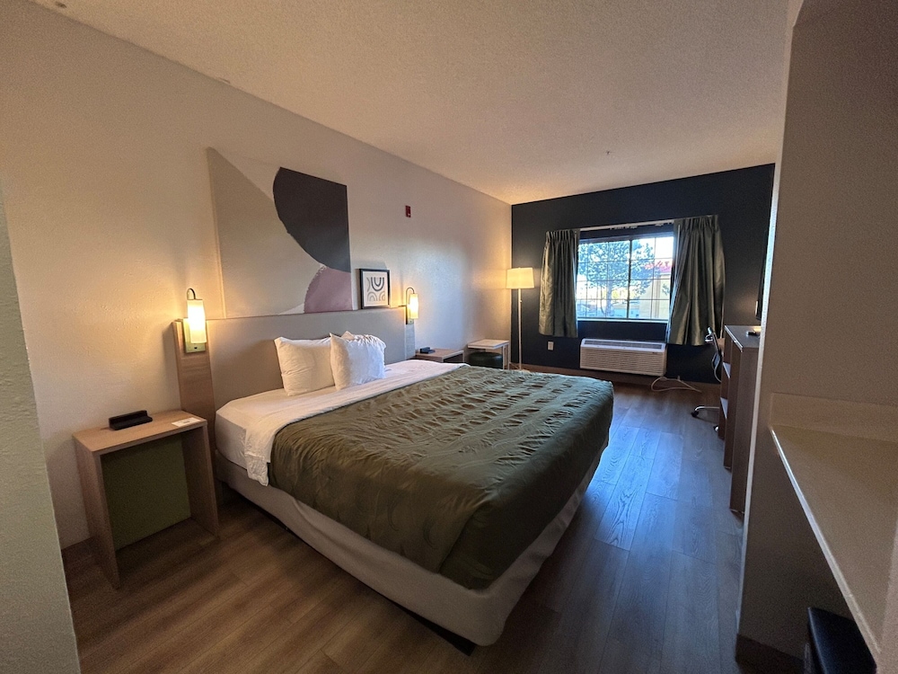Standard, King Bed, Spark by Hilton Denver Tech Center Centennial 3/9