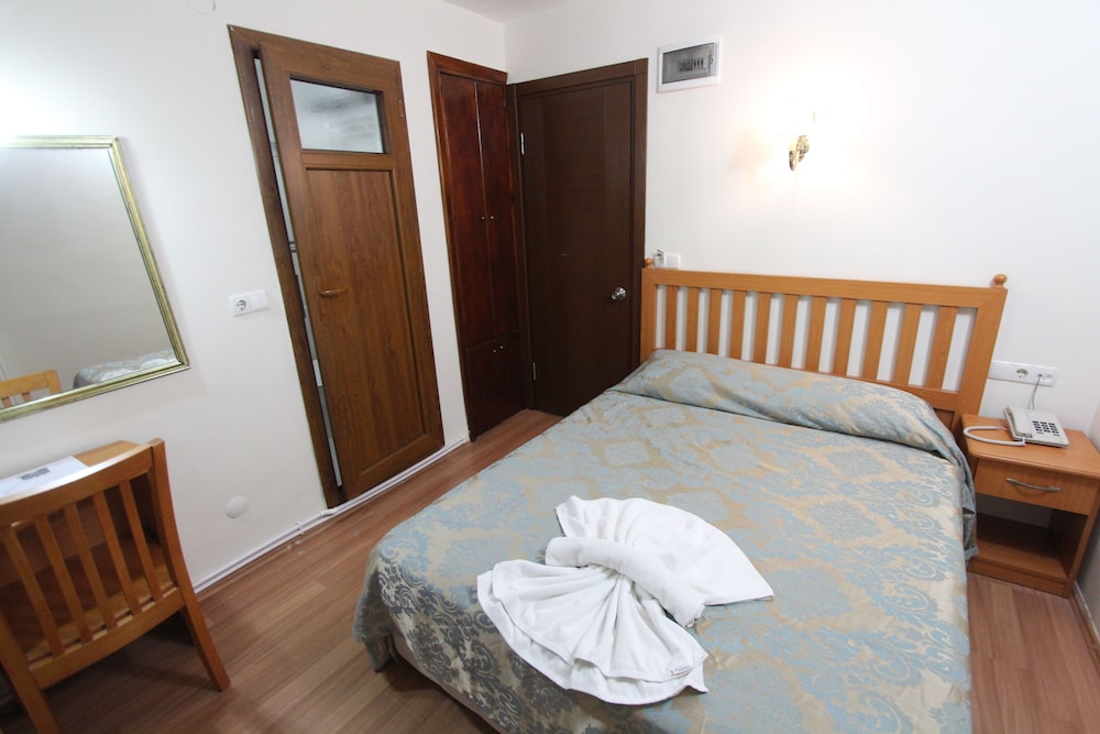 AVE MARIA HOTEL 16/65