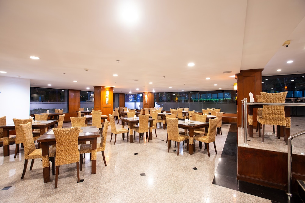 C H Hotel 36/49