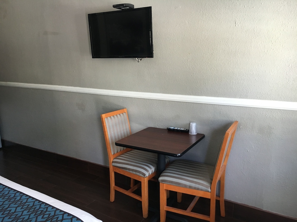 Hotel Salina Long Beach 25/29