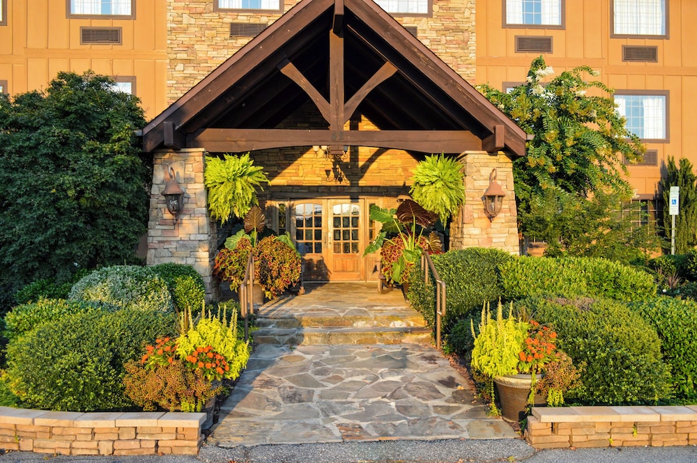 Lodge at Flat Rock 63/65