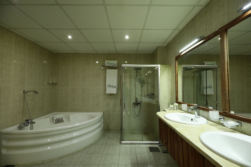 Pineland Hotel & Health Resort 58/59