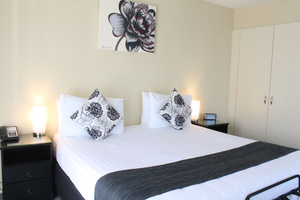 Studio, King Bed
