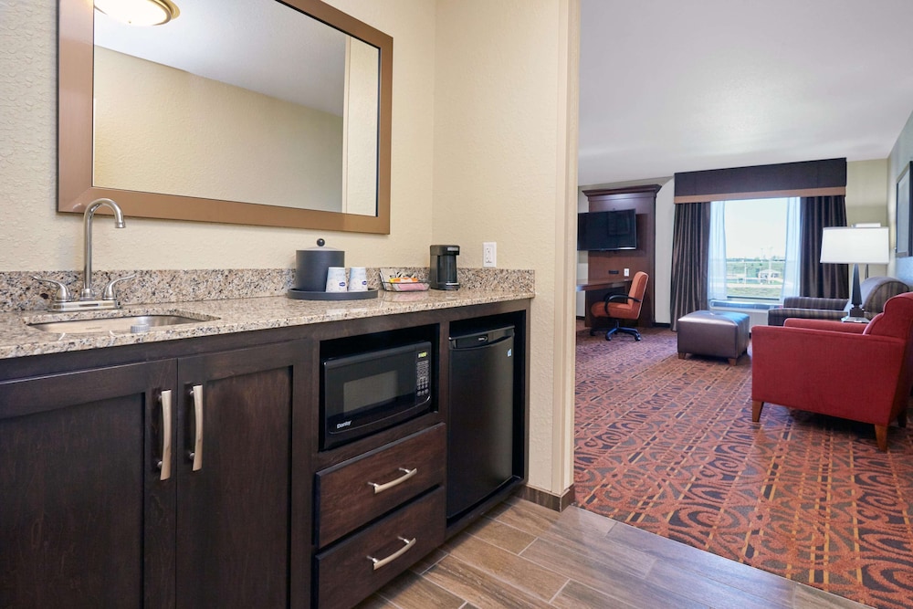 Hampton Inn and Suites Milwaukee Franklin 7/44