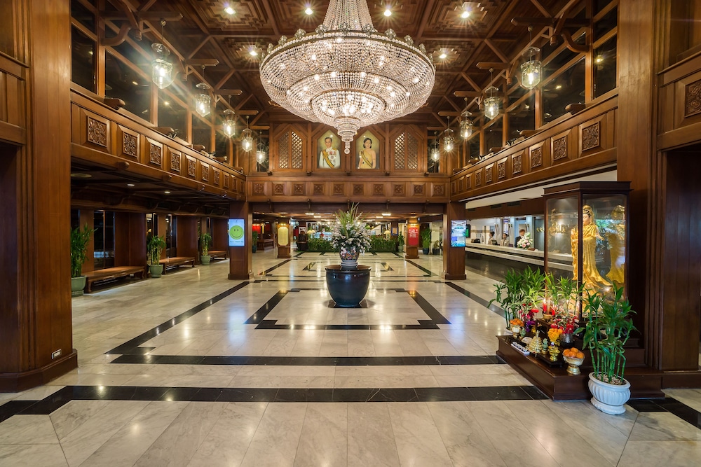 Bangkok Palace Hotel 10/75
