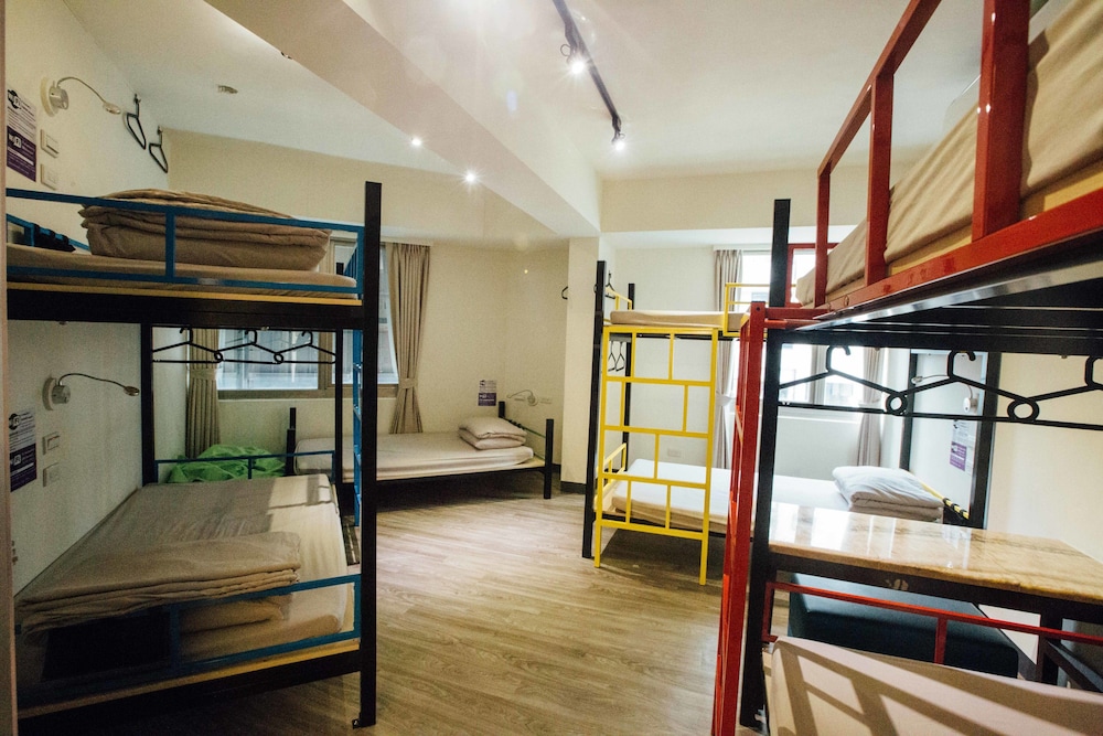 FEMALE DORM, 6 BEDS