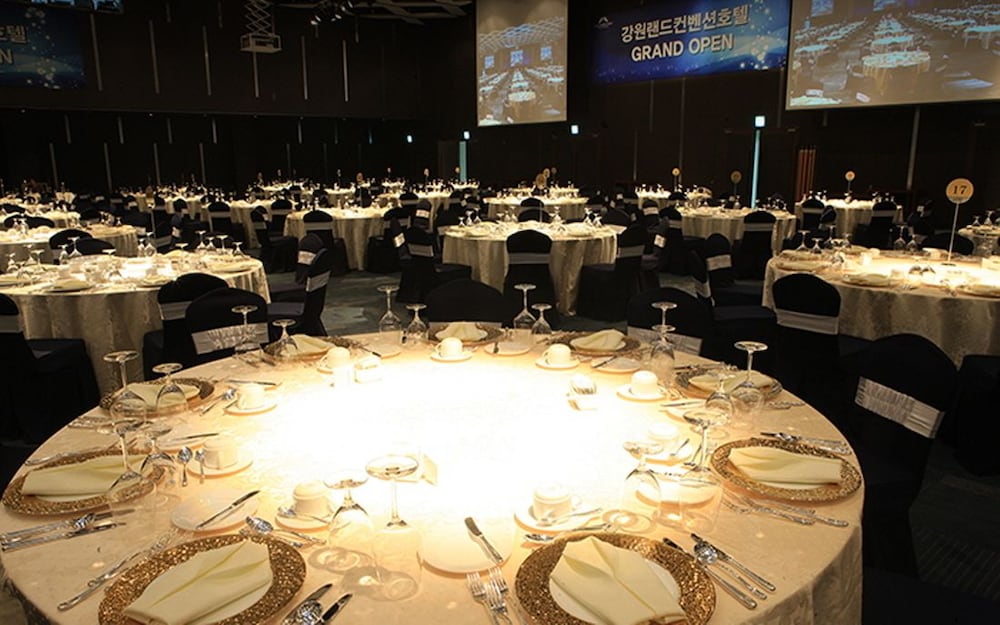 High1 Grand Hotel Convention Tower 53/64