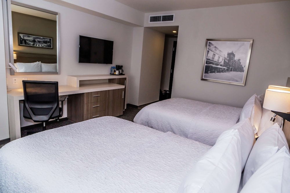 Hampton Inn Suites By Hilton Puebla 16/56