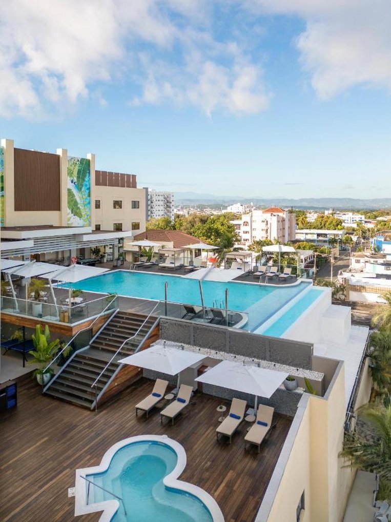 Hodelpa Gran Almirante Hotel & Casino 18/40