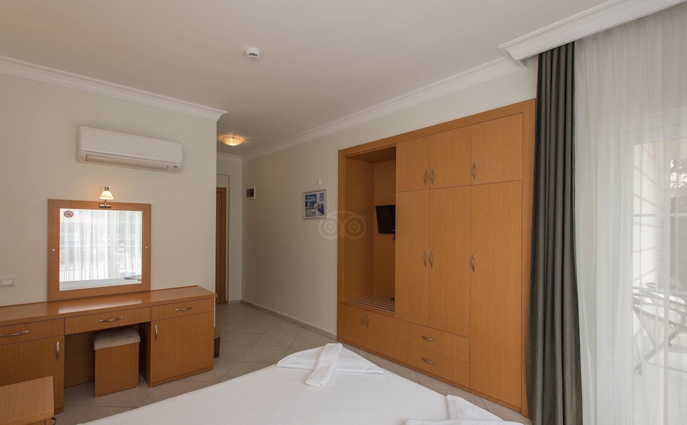 Celay Hotel 12/38