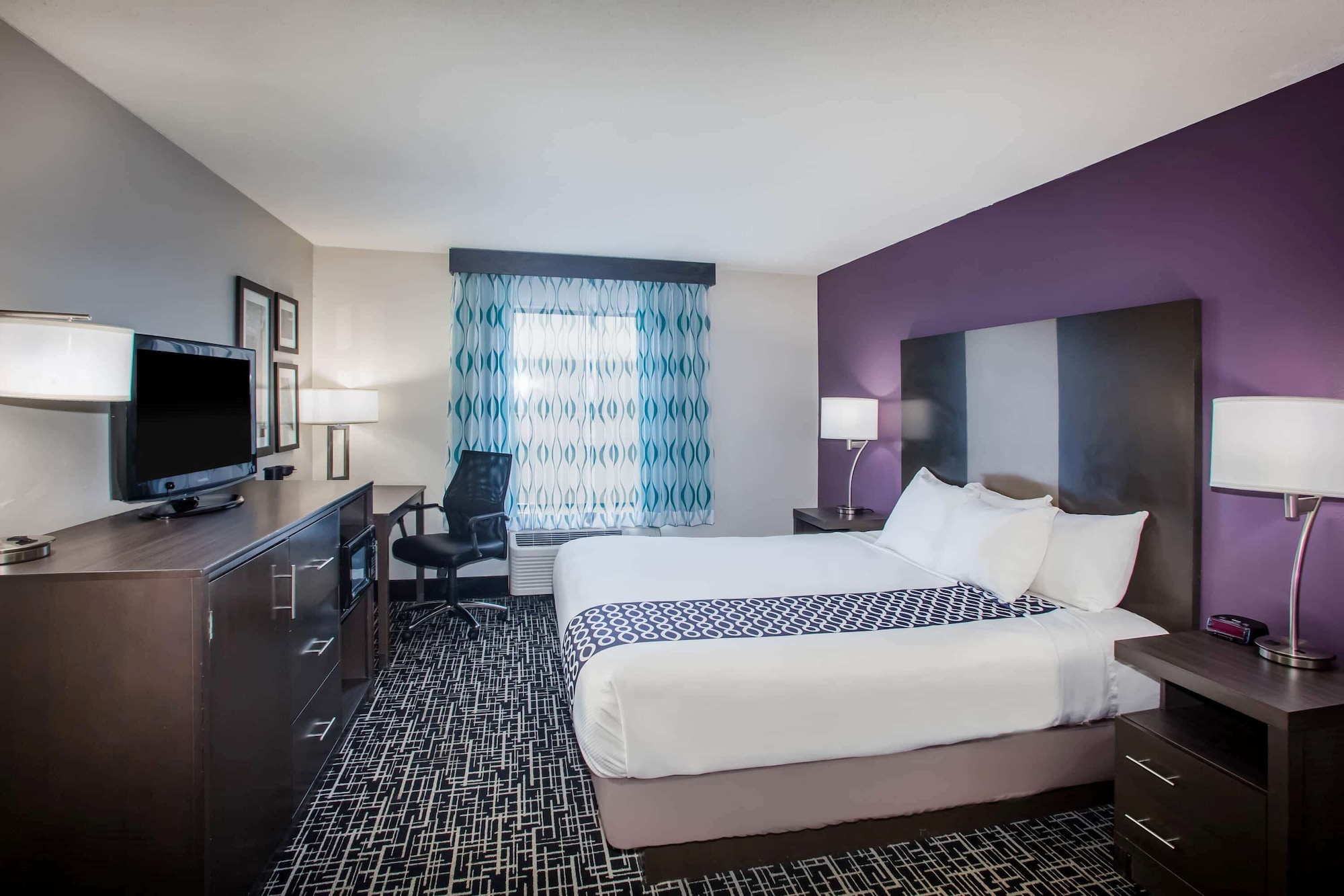Deluxe, King Bed