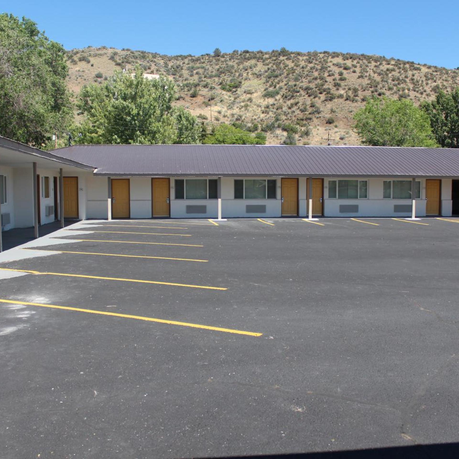 Oregon Trail Inn and Suites 1/50