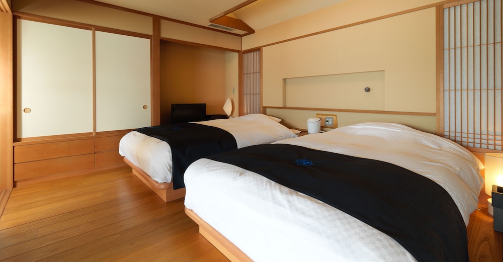DELUXE, SUITE, LAKE VIEW, PRIVATE HOT SPRING BATH