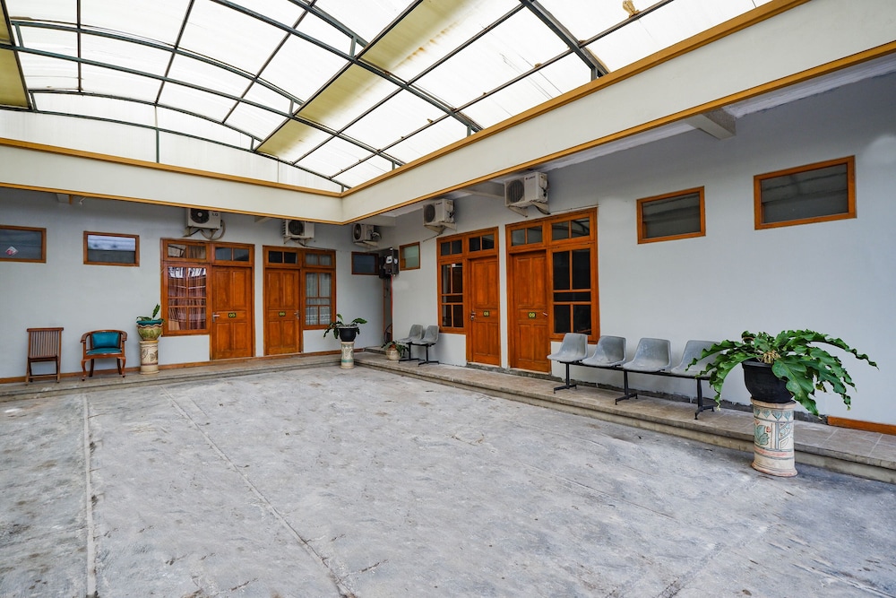OYO 2737 D'Kost 32/37