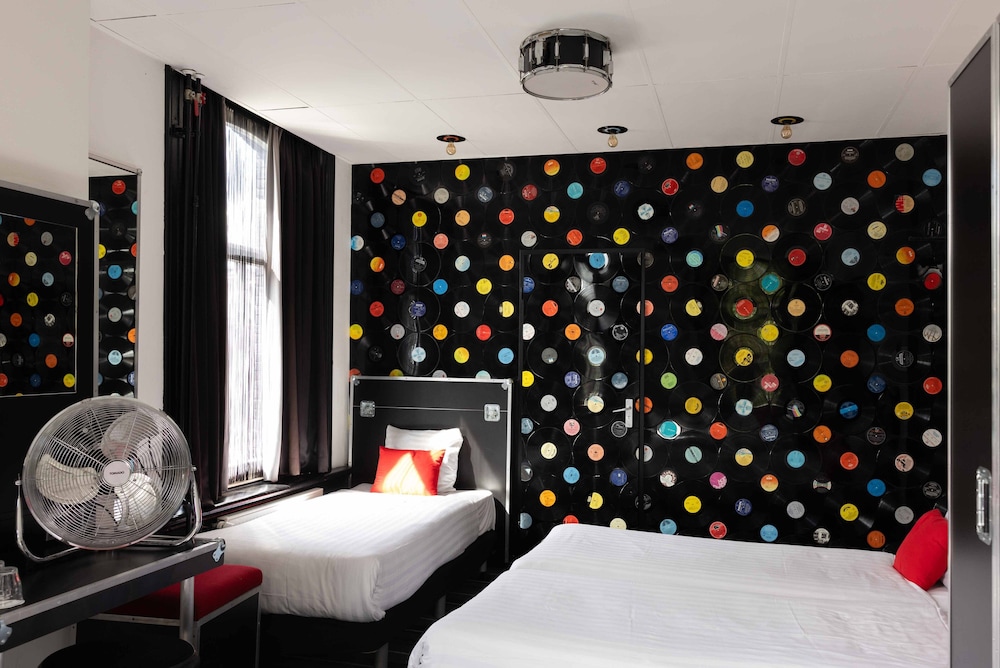 STANDARD, TRIPLE, 3 BEDS, PRIVATE BATHROOM