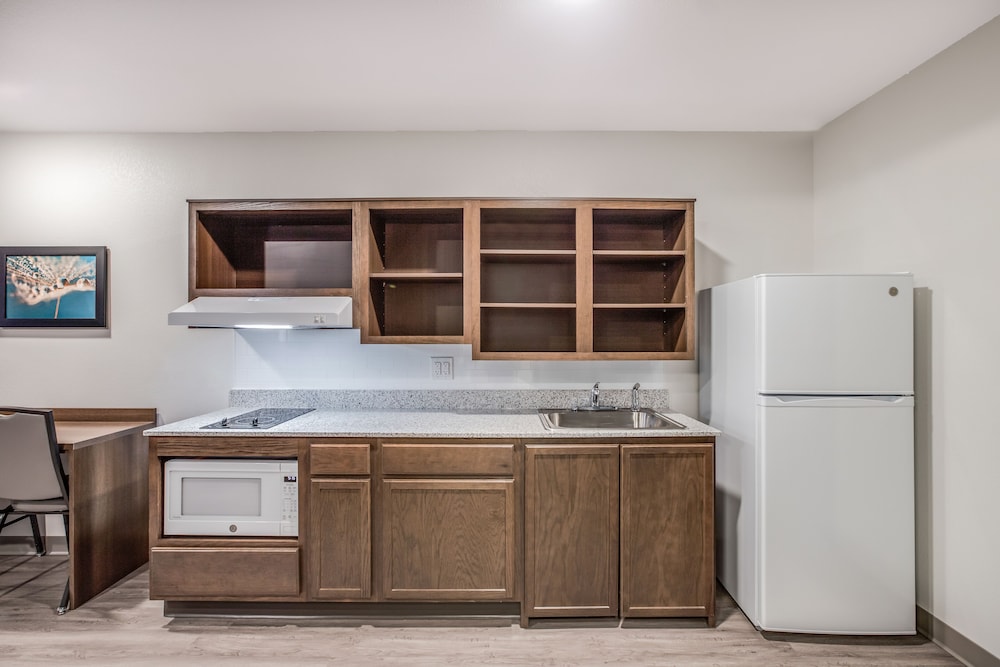 جناح بسرير كوين مع أريكة لذوي الإعاقة، WoodSpring Suites Smyrna-La Vergne 4/5