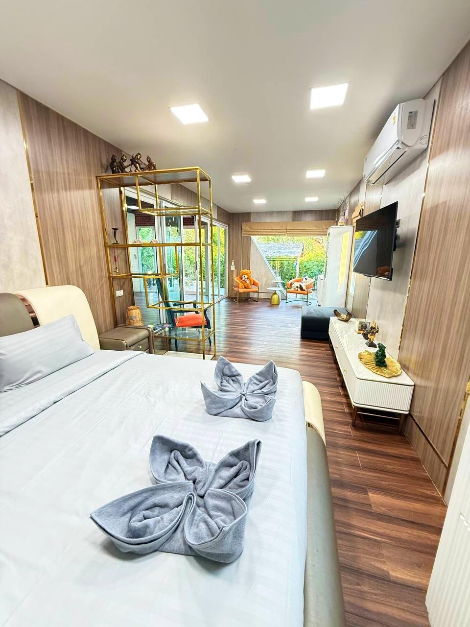 2 Bedrooms, Garden, Family, Apartment