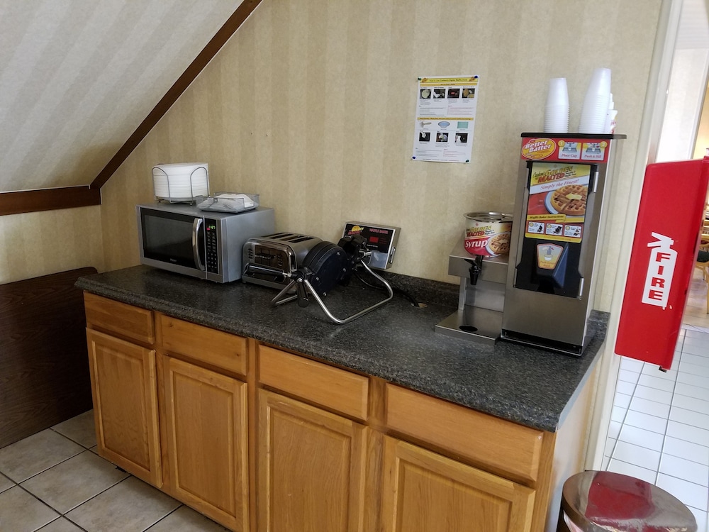 Super 8 By Wyndham Bentonville 7/59