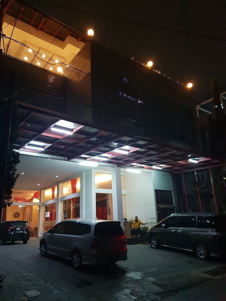Scarlet Kebon Kawung Hotel 1/71