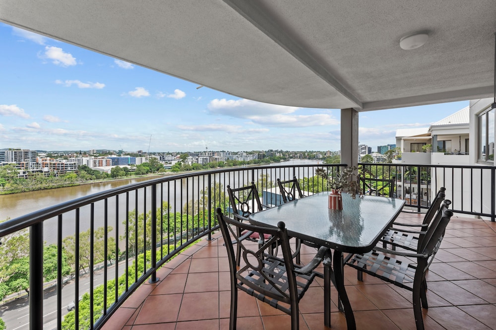 The Oasis Apartments 48/66