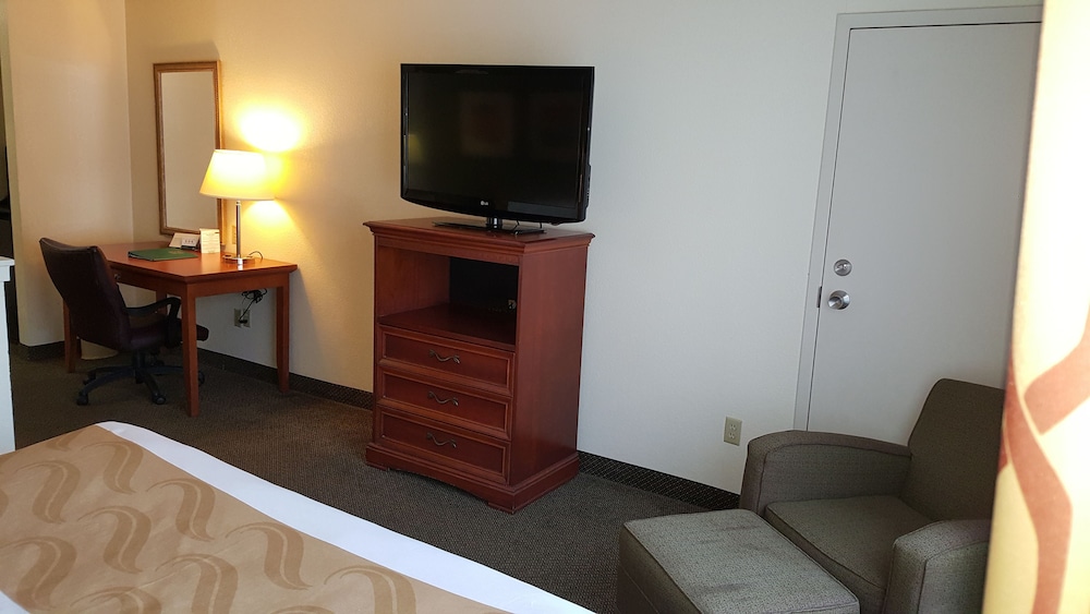 Quality Inn and Suites Conference Center West Chester 23/41