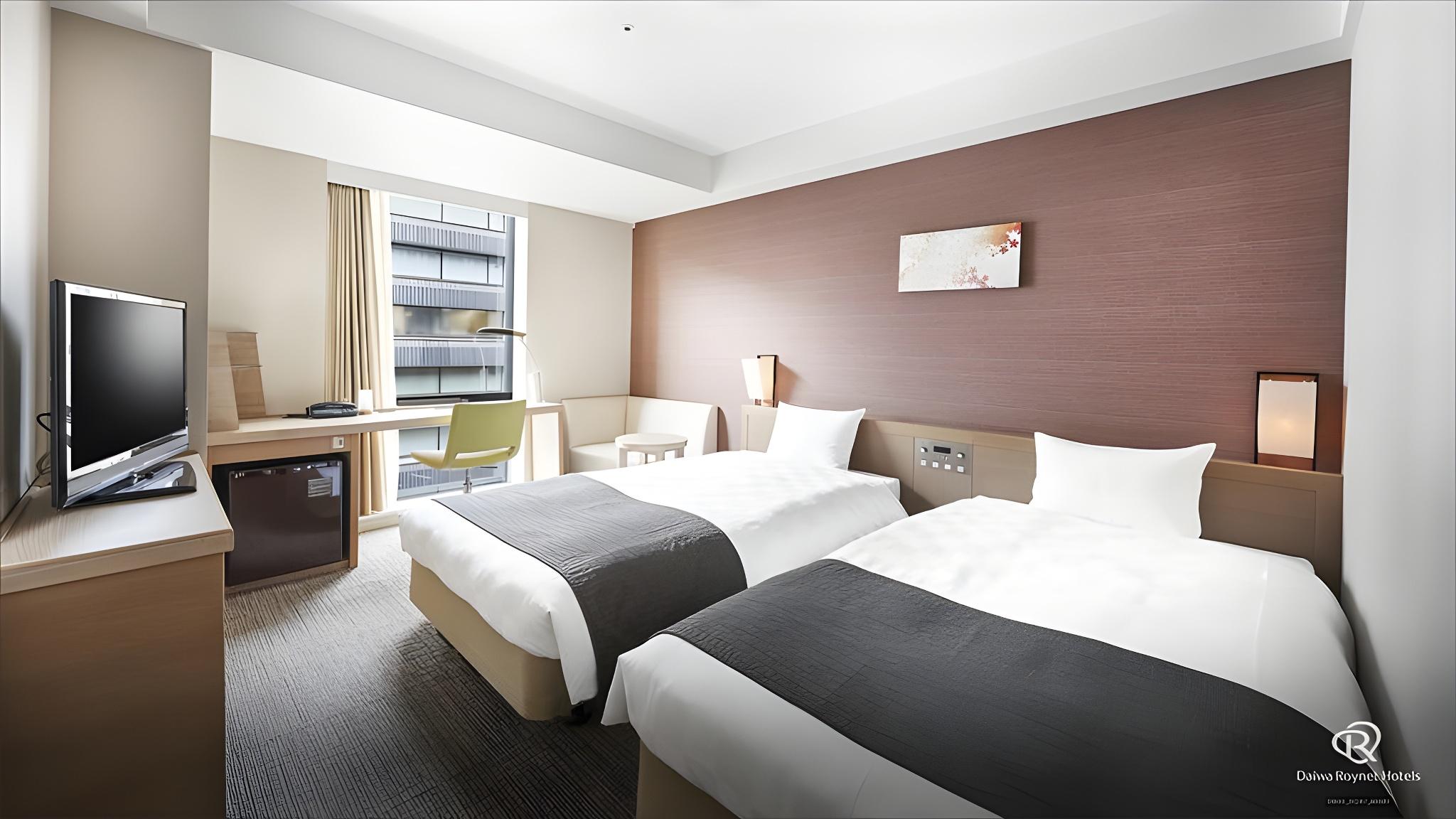 Ladies, Twin Beds