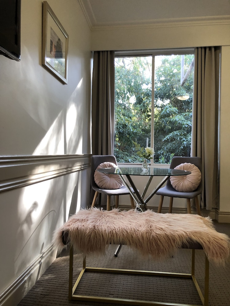 Beaumont Kew Hotel 31/47